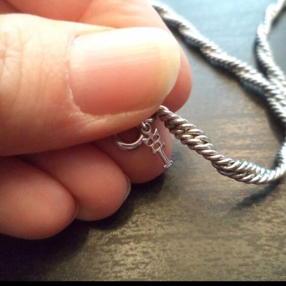 STUNNING VINTAGE SIGNED CROWN TRIFARI HEAVY SILVERTONE 24" NECKLACE EUC - Picture 2 of 2